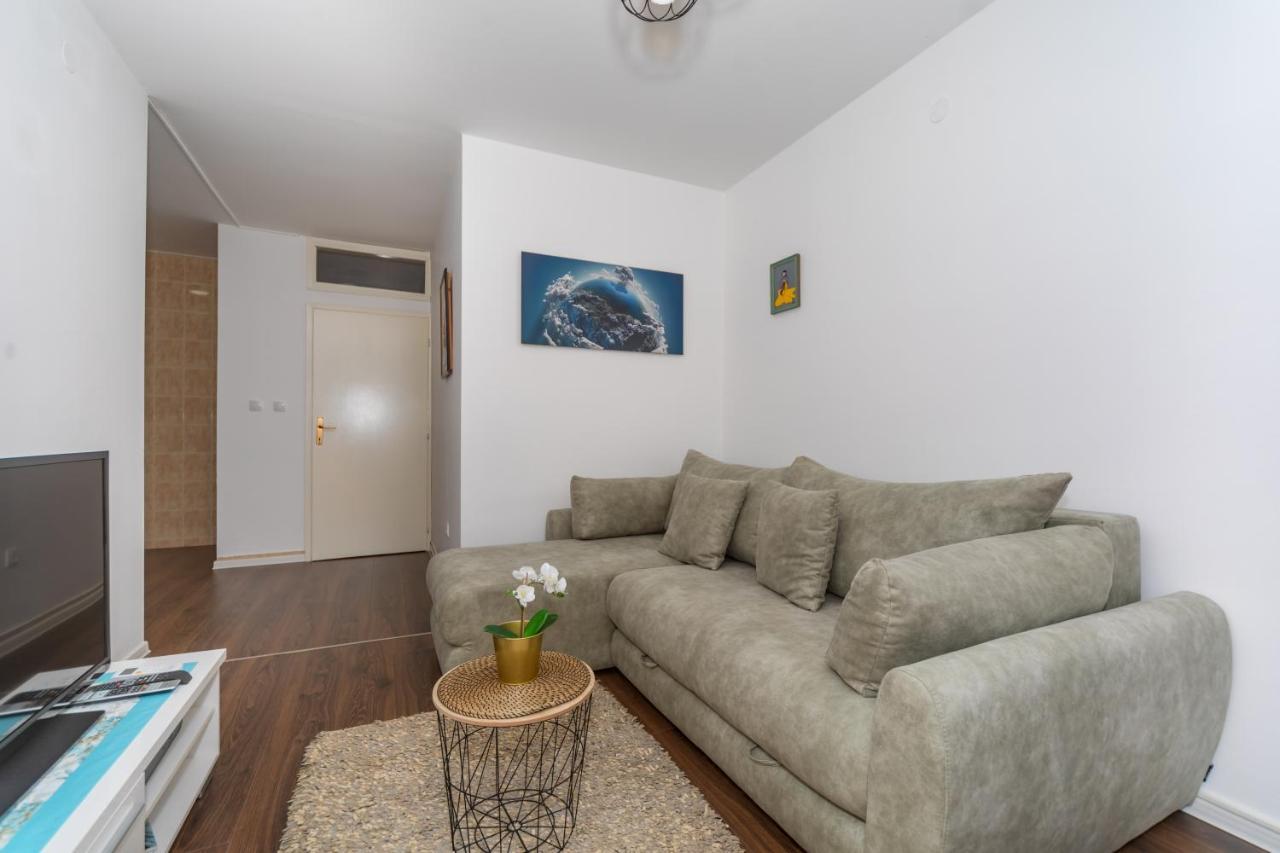 Aloha Apartman Bar Buitenkant foto