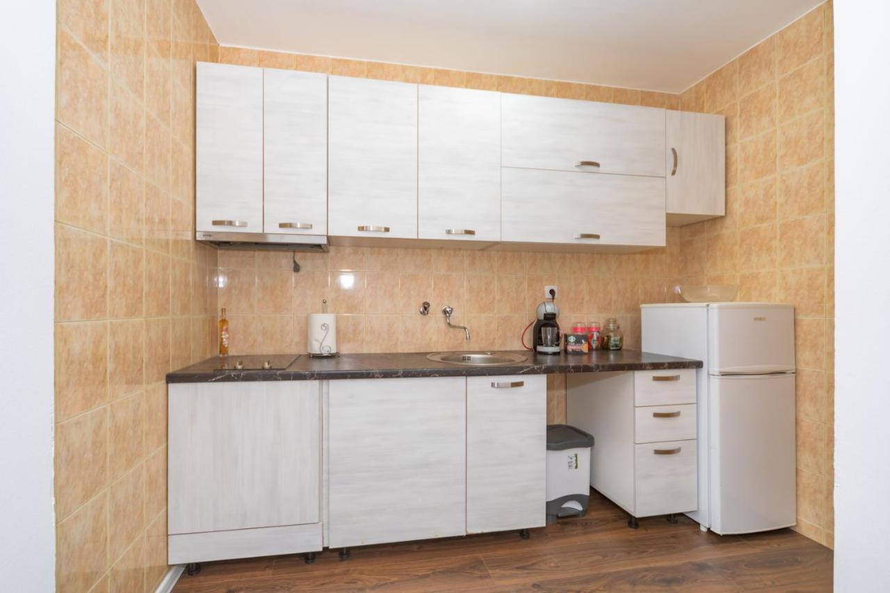 Aloha Apartman Bar Buitenkant foto